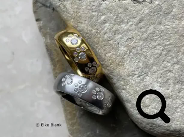 Ansicht einen goldenen und silbernen Pfotenrings von oben